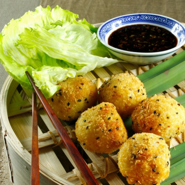 Sesame rice balls with beef