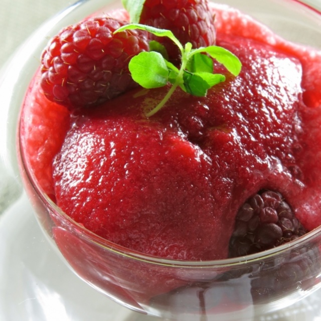 Sorbet van framboos en gember