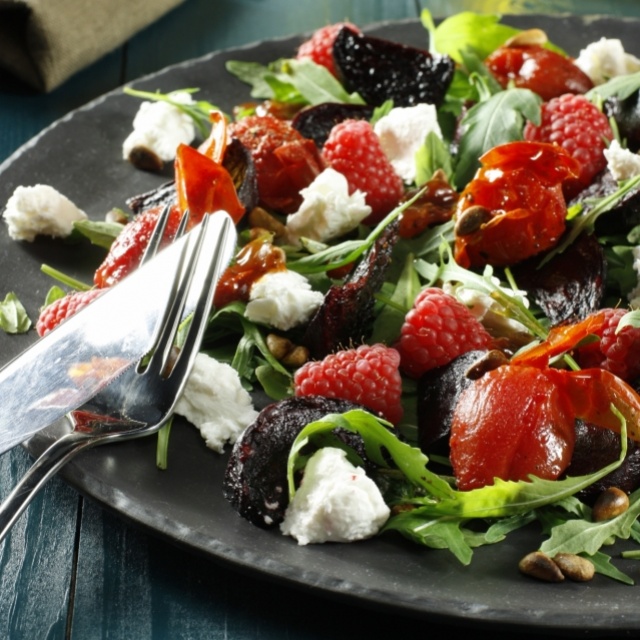 Salade de betterave et tomate au fromage de chèvre