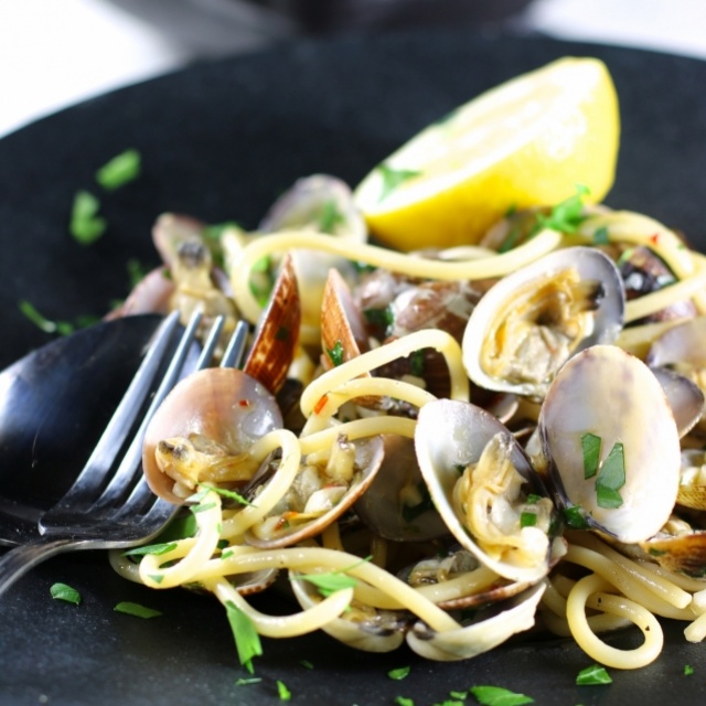 Spaghetti Vongole mit roter Pfefferschote