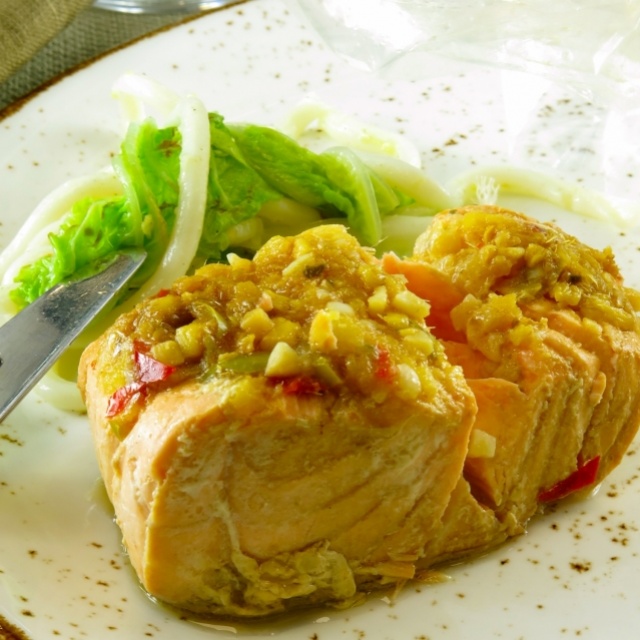 Salmon en papillote with a ginger and soy dressing