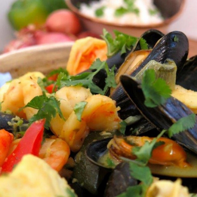 Yellow curry of fish, shellfish and seafood