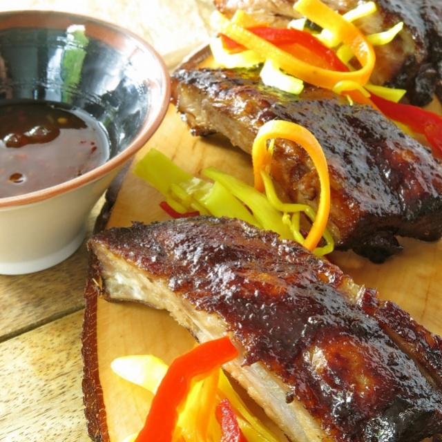 Ribbetjes van de BBQ met pittige lak