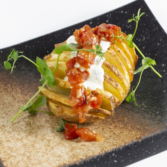 Hasselback aardappel met daslookpesto 