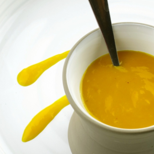 Dessert sauce of mango and yellow curry