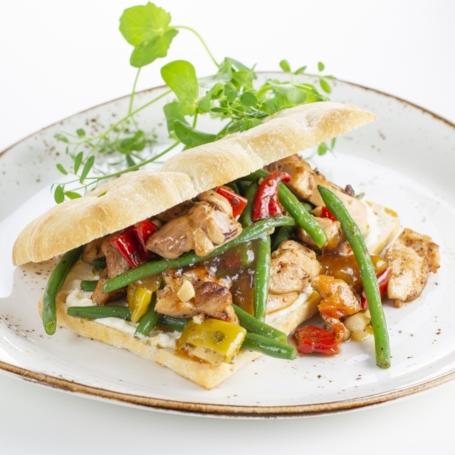 Flat bread with Parrillada Piri Piri chicken-thigh meat