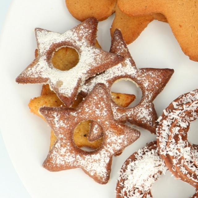 Christmas-wreath biscuits with ras el hanout 