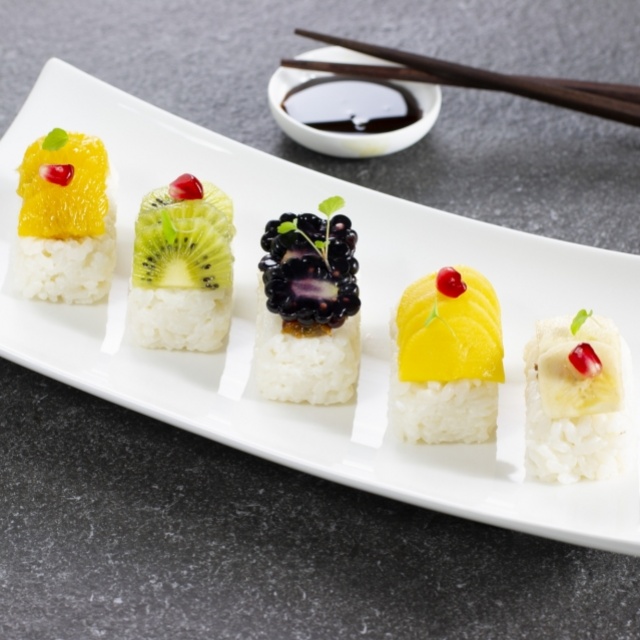 Dessert sushi