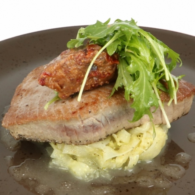 Seared tuna with marinated fennel