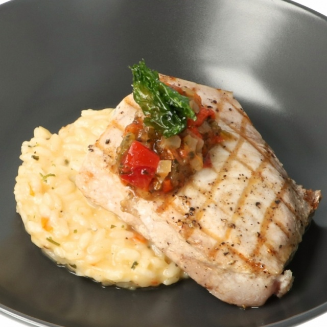 Risotto avec espadon grillé et pico de gallo 