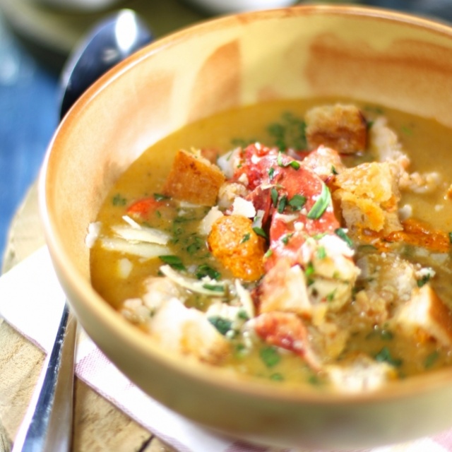 Würzige Bisque mit Rouille und Gruyere 