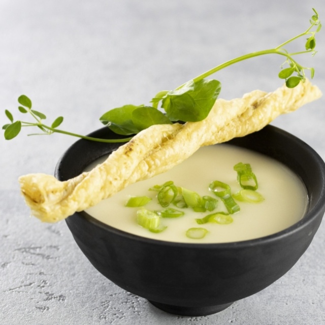 Beemster cheese soup with a pesto twister 