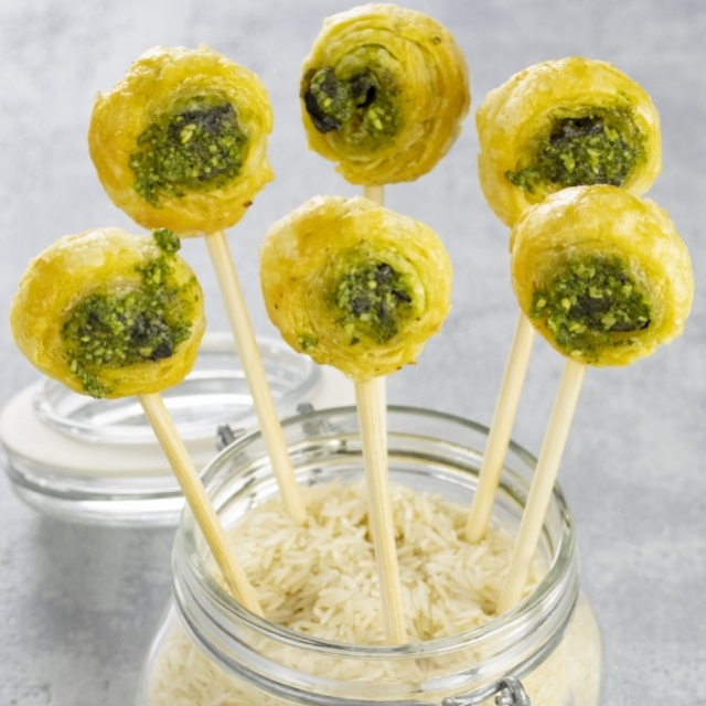 Snail lollies with pesto 