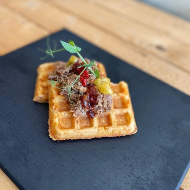 Gaufre au fromage et chili