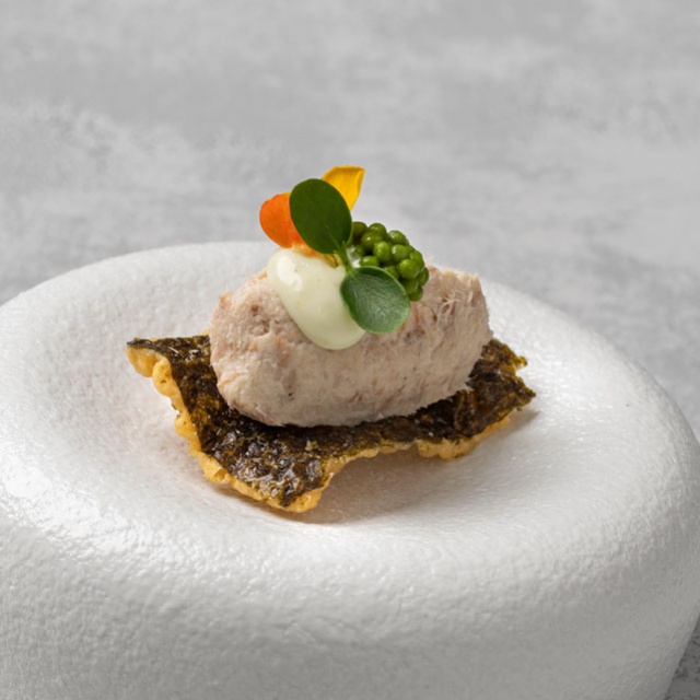 Wakame-Cracker mit Makrelencreme und Zitronen-Aioli