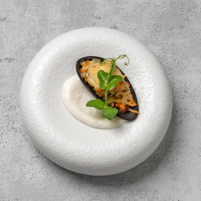 Gratinated mussels and smoked alioli