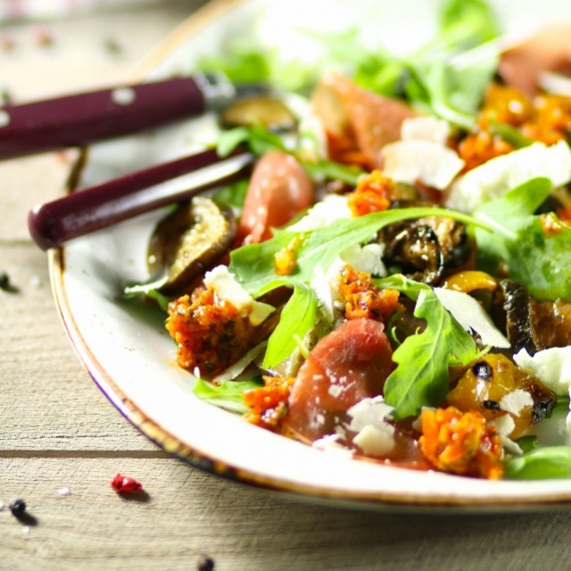 Bresaola with grilled vegetables and mozzarella 