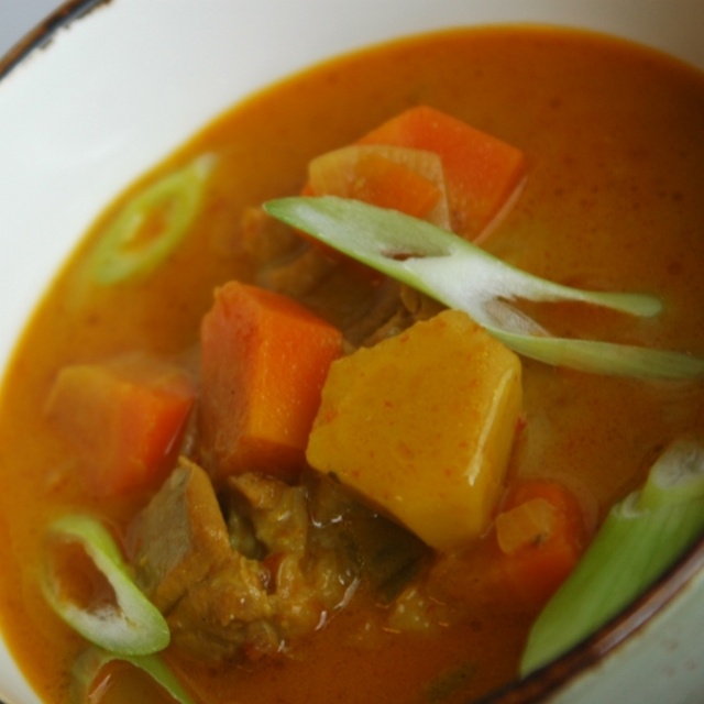 Indische Currysuppe mit Huhn