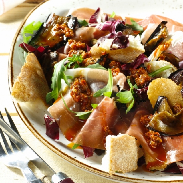 Gemarineerde auberginesalade met parmaham