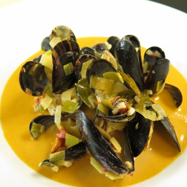 Red curry soup with mussels