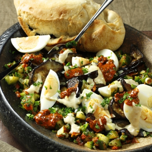 Tomato and aubergine sabih