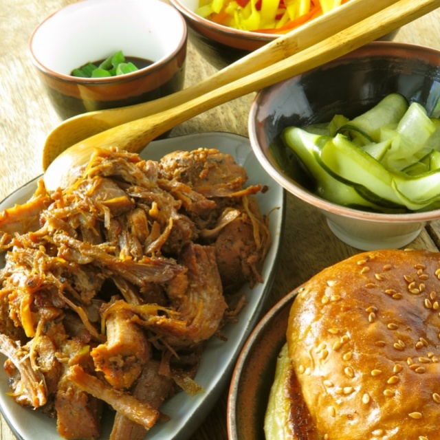 Pulled pork with Chinese barbecue sauce