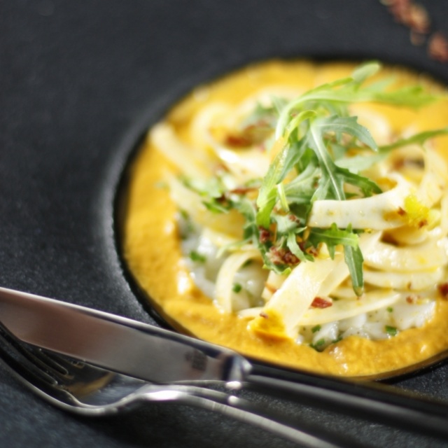 Tartaar van coquilles met tomatenmousse en venkelsalade