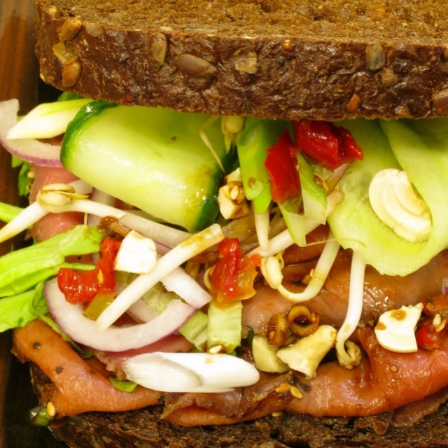 Sandwich Thai-Rindersteak mit Chili und Sojabohnensprossen