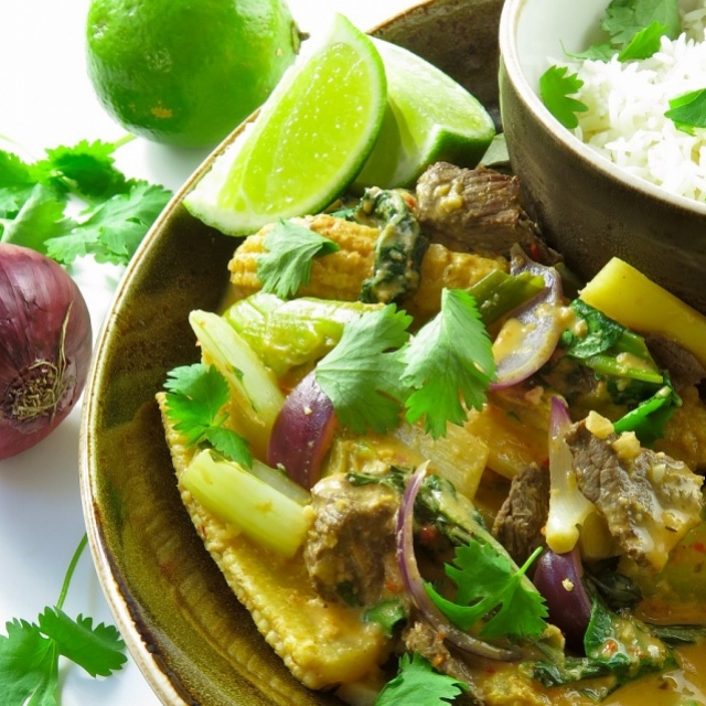 Rotes thailändisches Curry mit Rindfleisch