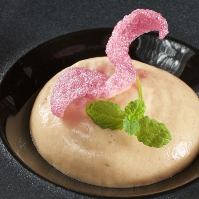 Mousse à la rhubarbe, tomate et fraise